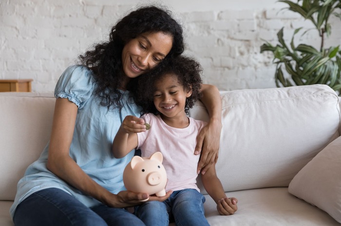 educação financeira para jovens: entenda por que é importante ensinar os filhos a cuidarem do dinheiro!