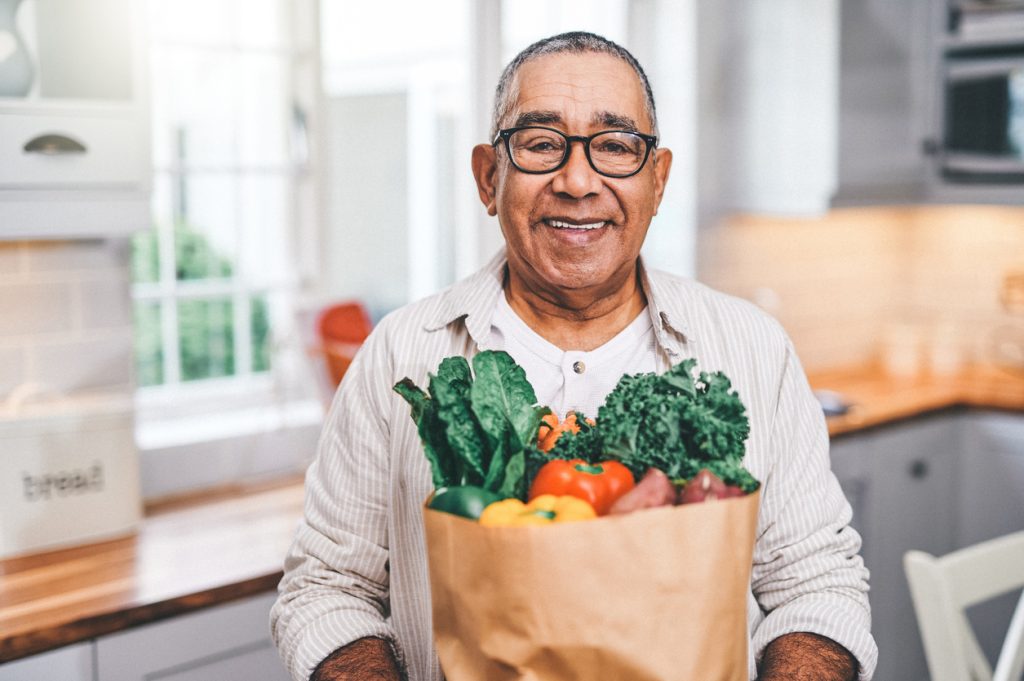 a saúde começa de dentro pra fora: conheça alimentos que auxiliam para uma vida longa e saudável